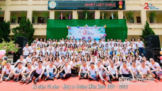 ao dong phuc hop lop 20 nam