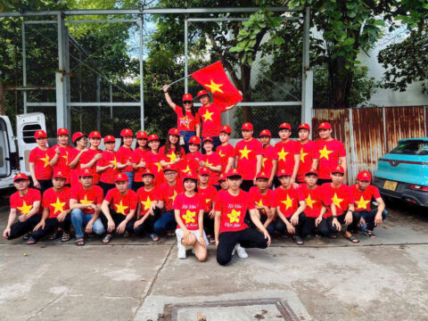 Áo thun cờ đỏ sao vàng. Hưởng ứng ngày 30/4-1/5